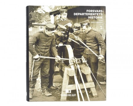 Tom Kristiansen: Forsvarsdepartementets historie.  Bind 1.  