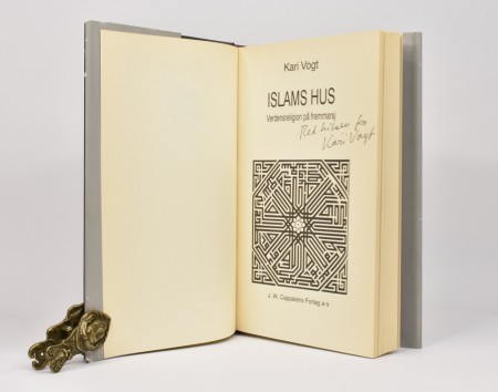 Kari Vogt: Islams hus.  Signert.