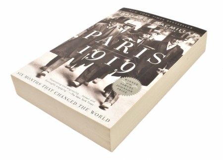 Margaret MacMillan:  Paris 1919. 
