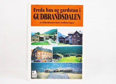 Freda hus og gardstun i Gudbrandsdalen.